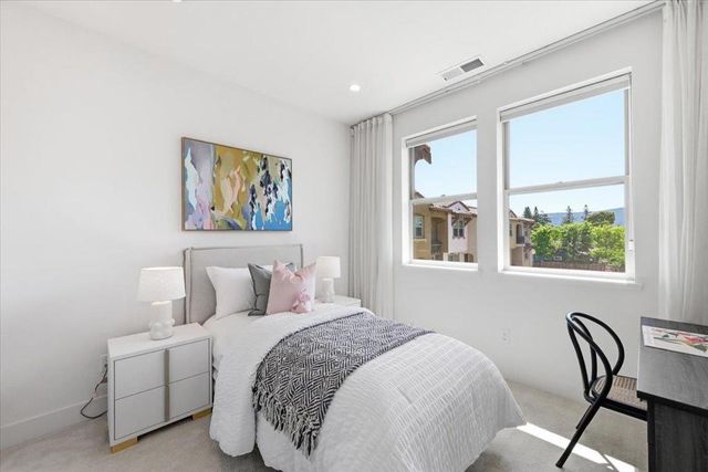 1309 W Middlefield Road, Mountain View, CA 94043