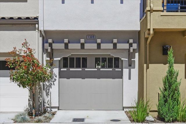 1309 W Middlefield Road, Mountain View, CA 94043