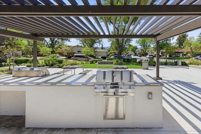 1309 W Middlefield Road, Mountain View, CA 94043