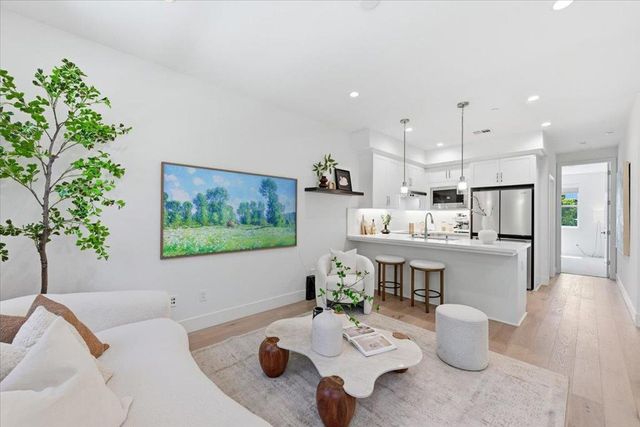 1309 W Middlefield Road, Mountain View, CA 94043