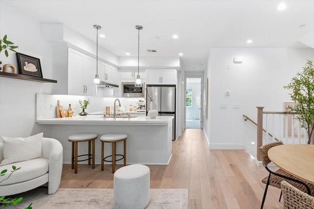 1309 W Middlefield Road, Mountain View, CA 94043