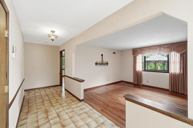 4290 Marcrest Drive, Cincinnati, OH 45211