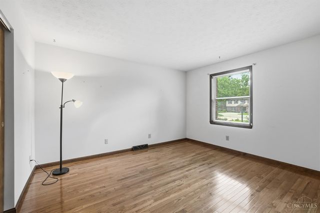 4290 Marcrest Drive, Cincinnati, OH 45211