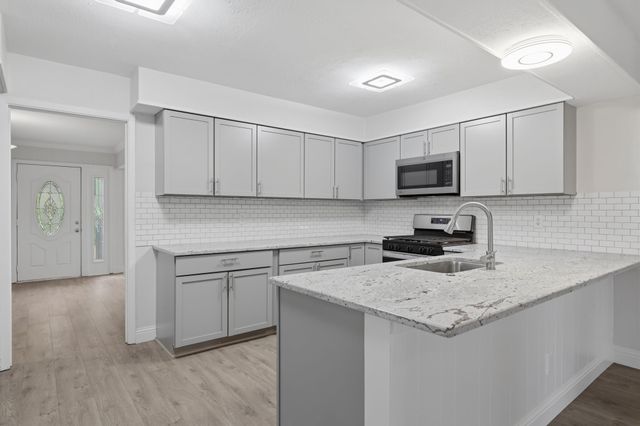 6908 Heatherknoll Drive, Dallas, TX 75248