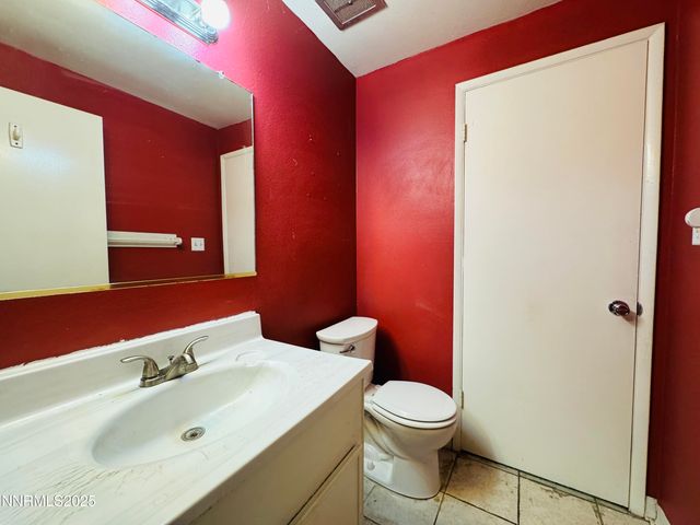 801 Woodglen Drive APT 2, Sparks, NV 89434