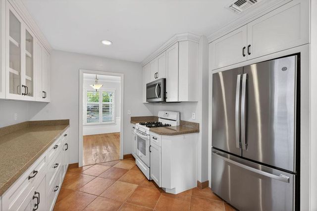 94 46th St, Sacramento, CA 95819