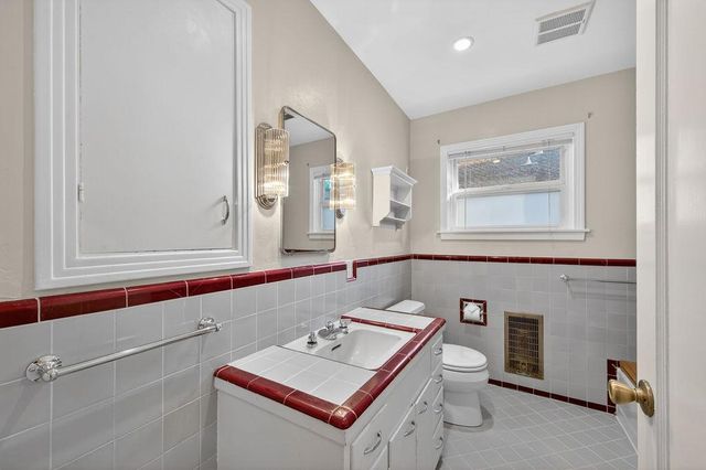 94 46th St, Sacramento, CA 95819