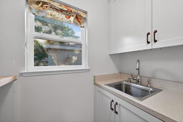 94 46th St, Sacramento, CA 95819