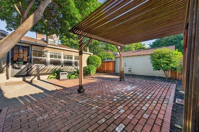 94 46th St, Sacramento, CA 95819