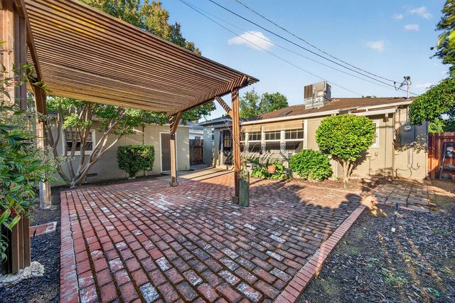 94 46th St, Sacramento, CA 95819