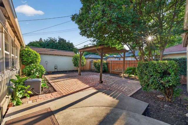 94 46th St, Sacramento, CA 95819