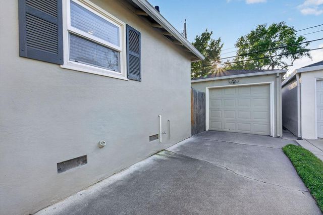 94 46th St, Sacramento, CA 95819