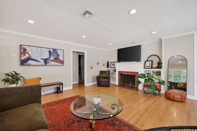 94 46th St, Sacramento, CA 95819