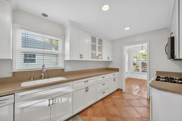 94 46th St, Sacramento, CA 95819