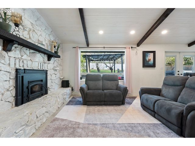 2382 Nw ESQUIRE Dr, Roseburg, OR 97471