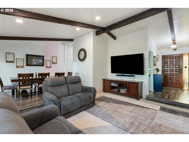 2382 Nw ESQUIRE Dr, Roseburg, OR 97471