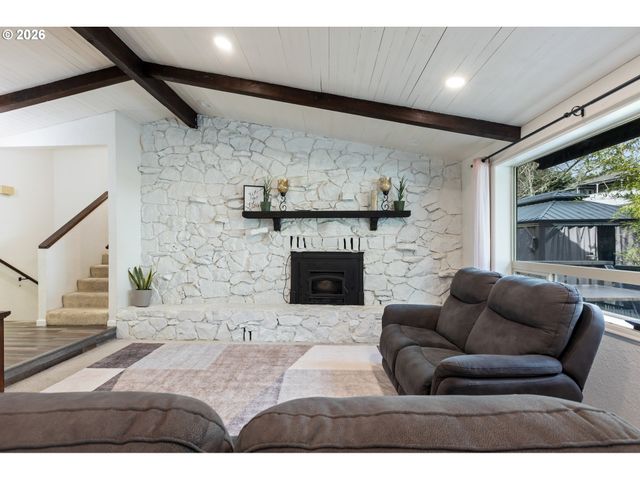 2382 Nw ESQUIRE Dr, Roseburg, OR 97471