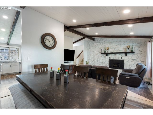 2382 Nw ESQUIRE Dr, Roseburg, OR 97471