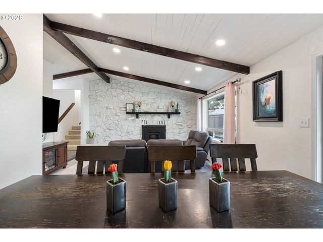 2382 Nw ESQUIRE Dr, Roseburg, OR 97471