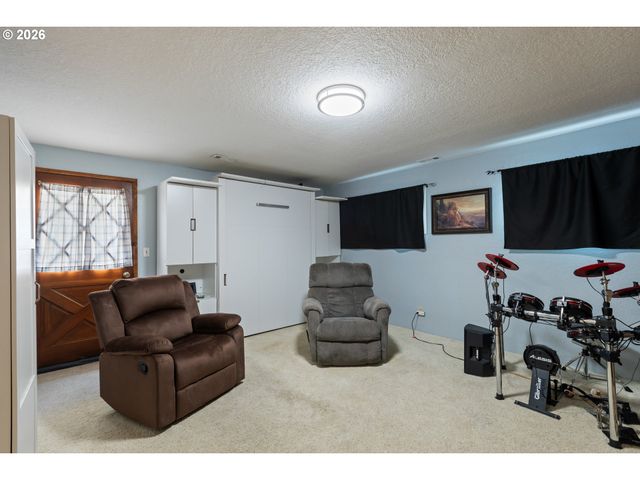 2382 Nw ESQUIRE Dr, Roseburg, OR 97471