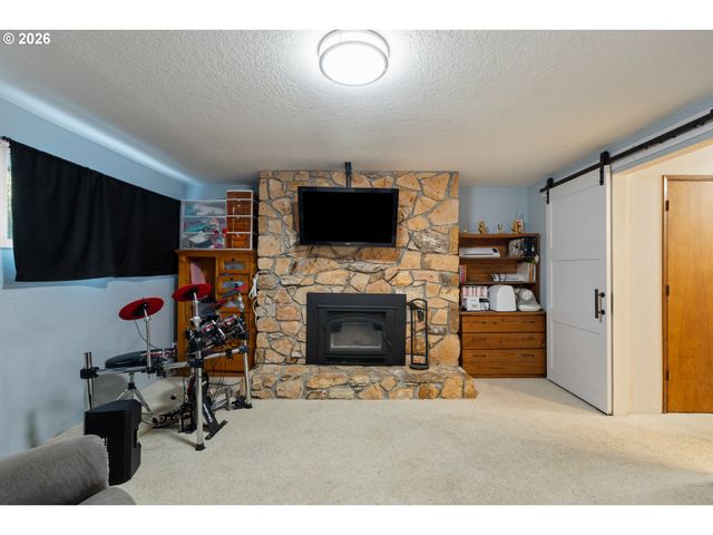 2382 Nw ESQUIRE Dr, Roseburg, OR 97471