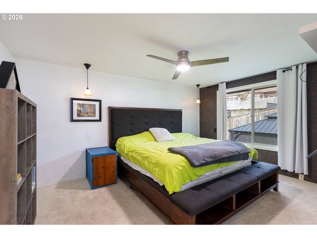 2382 Nw ESQUIRE Dr, Roseburg, OR 97471