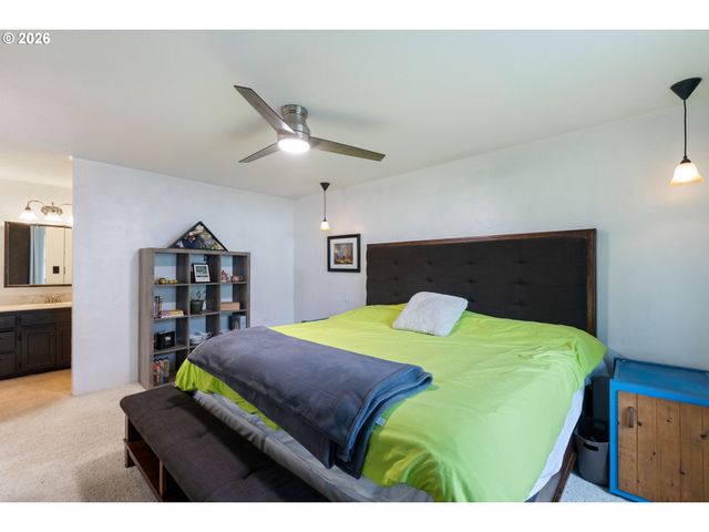 2382 Nw ESQUIRE Dr, Roseburg, OR 97471