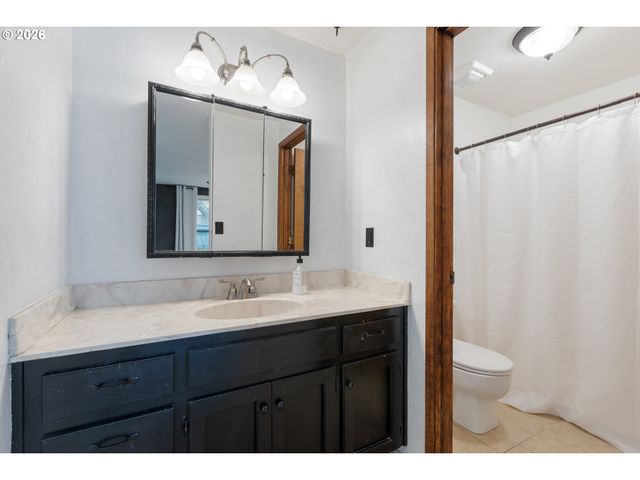 2382 Nw ESQUIRE Dr, Roseburg, OR 97471