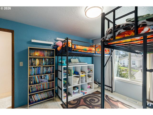 2382 Nw ESQUIRE Dr, Roseburg, OR 97471