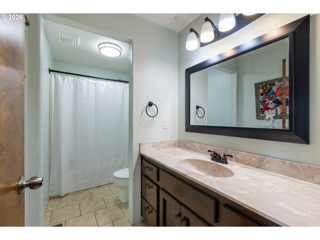 2382 Nw ESQUIRE Dr, Roseburg, OR 97471