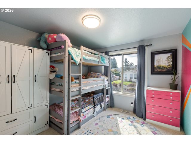 2382 Nw ESQUIRE Dr, Roseburg, OR 97471