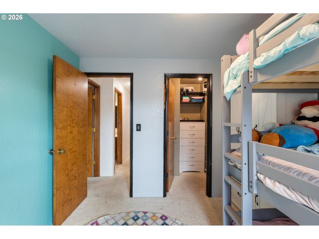 2382 Nw ESQUIRE Dr, Roseburg, OR 97471