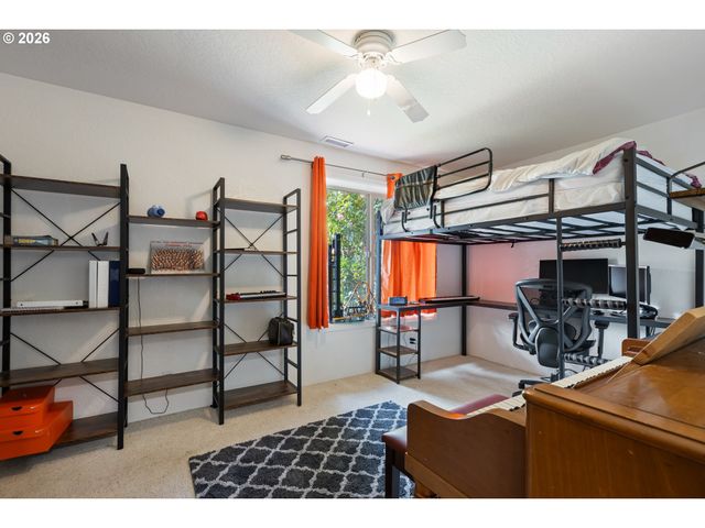 2382 Nw ESQUIRE Dr, Roseburg, OR 97471