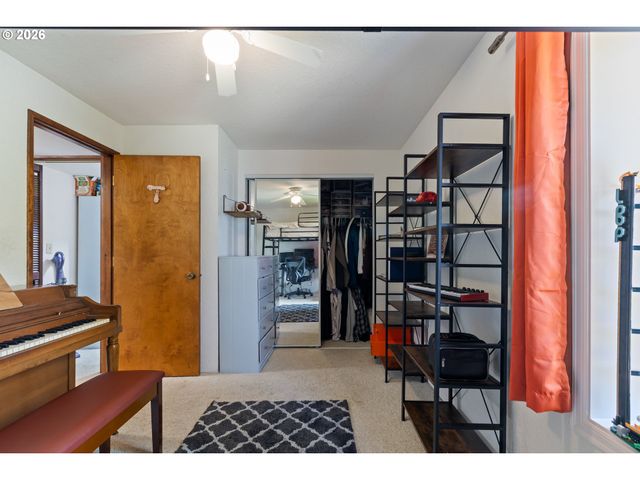 2382 Nw ESQUIRE Dr, Roseburg, OR 97471