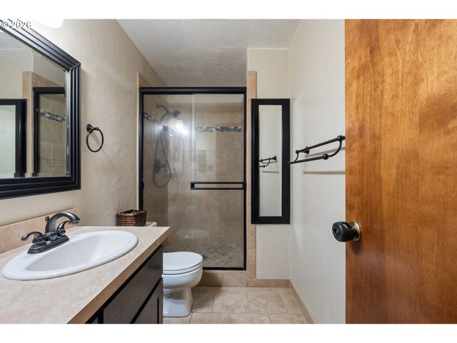 2382 Nw ESQUIRE Dr, Roseburg, OR 97471