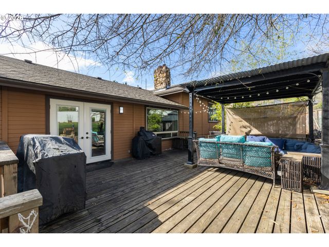 2382 Nw ESQUIRE Dr, Roseburg, OR 97471