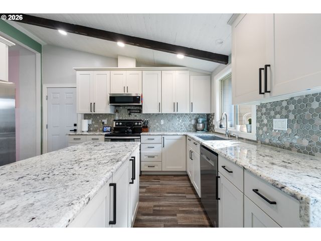 2382 Nw ESQUIRE Dr, Roseburg, OR 97471