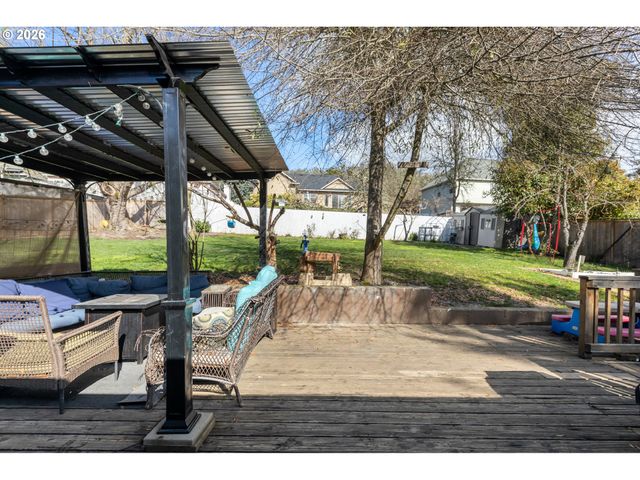 2382 Nw ESQUIRE Dr, Roseburg, OR 97471