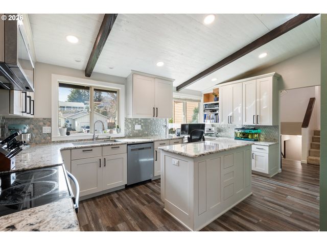 2382 Nw ESQUIRE Dr, Roseburg, OR 97471