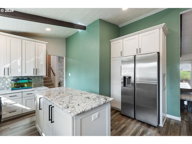 2382 Nw ESQUIRE Dr, Roseburg, OR 97471