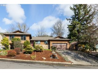 2382 Nw ESQUIRE Dr, Roseburg, OR 97471