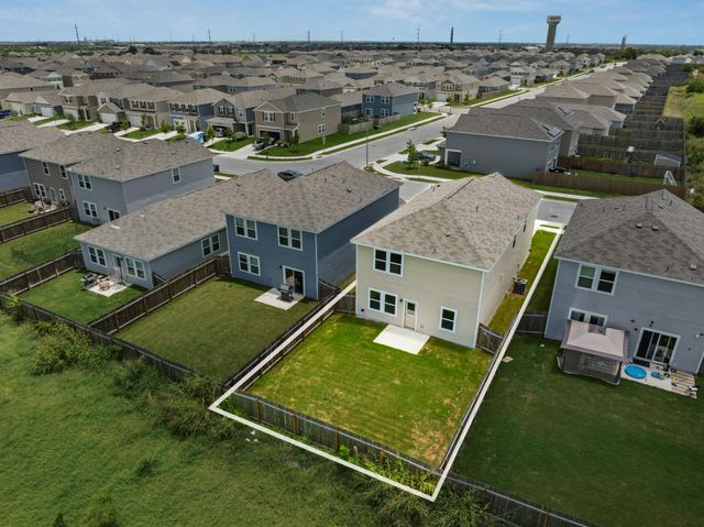 704 Gemsbok DR, Hutto, TX 78634