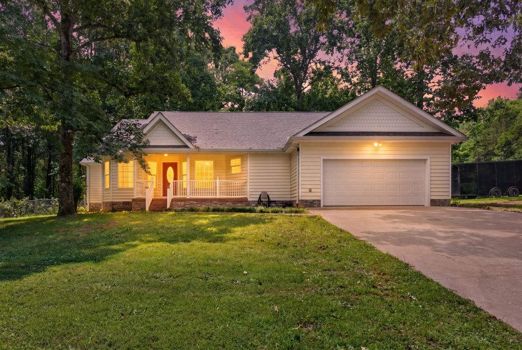 3450 Chapmans Cir, Palmyra, TN 37142