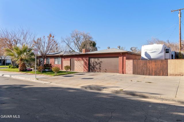 43604 Fern Avenue, Lancaster, CA 93534