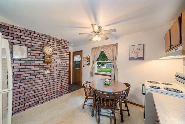 2124 S FOUNTAIN AVENUE, Appleton, WI 54915