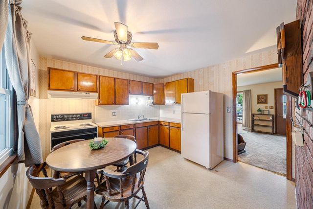 2124 S FOUNTAIN AVENUE, Appleton, WI 54915
