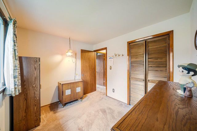 2124 S FOUNTAIN AVENUE, Appleton, WI 54915
