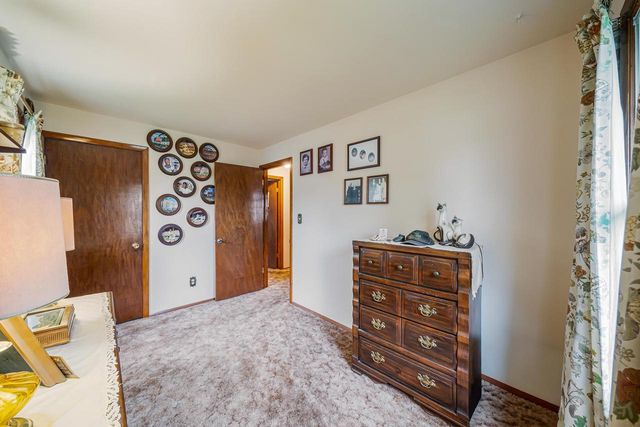 2124 S FOUNTAIN AVENUE, Appleton, WI 54915