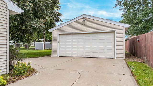 2124 S FOUNTAIN AVENUE, Appleton, WI 54915