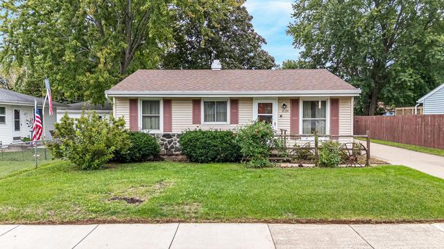 2124 S FOUNTAIN AVENUE, Appleton, WI 54915